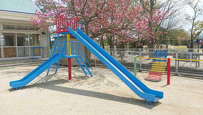 写真：遊具：滑り台