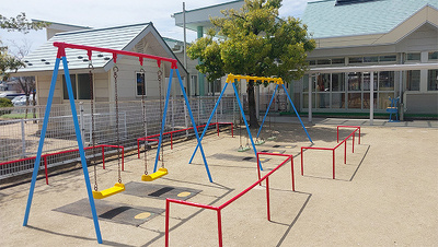 写真：遊具：ブランコ