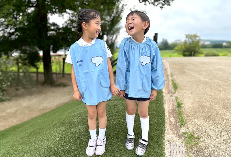 写真：福島ルンビニー幼稚園の園内着用スモックを着ている園児