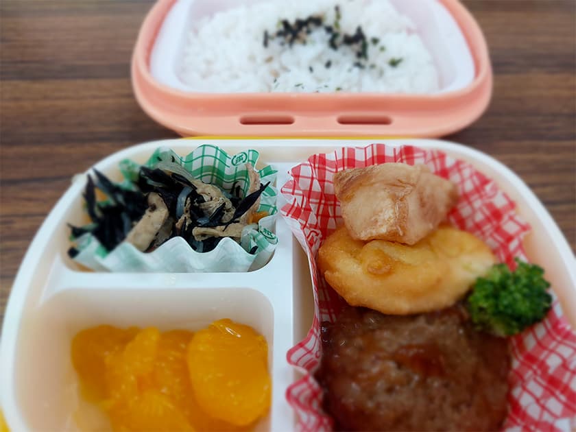 写真:お弁当給食