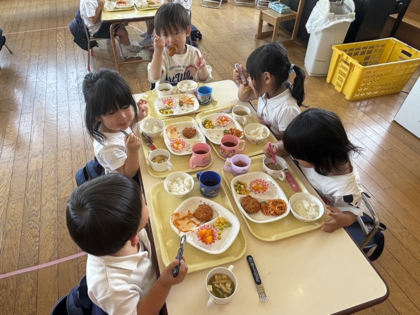 写真:配膳給食